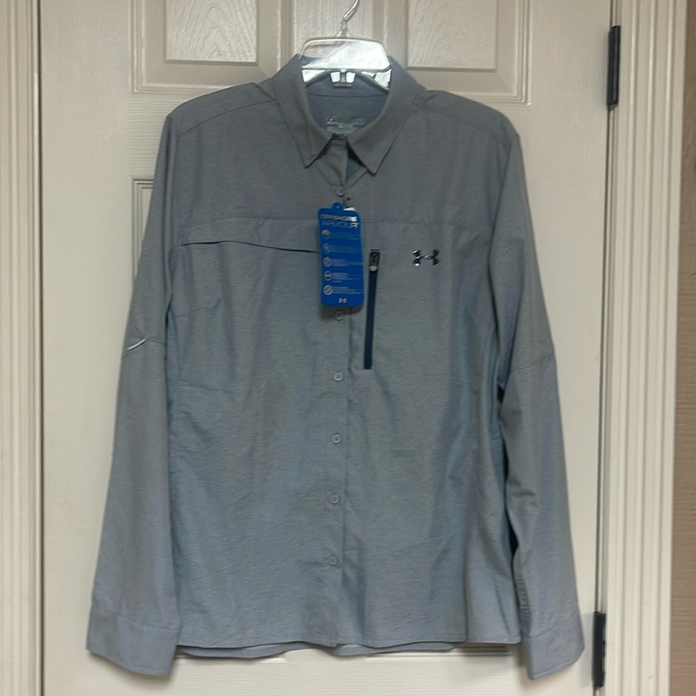 Under Armour semi-fitted heatgear loose long sleeve shirt. Large. New!